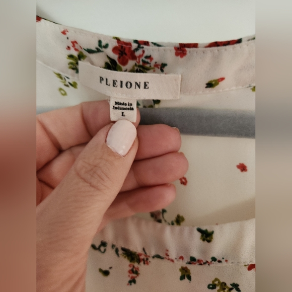 Pleione Ivory and Red Blouse Size Large - Picture 2 of 4